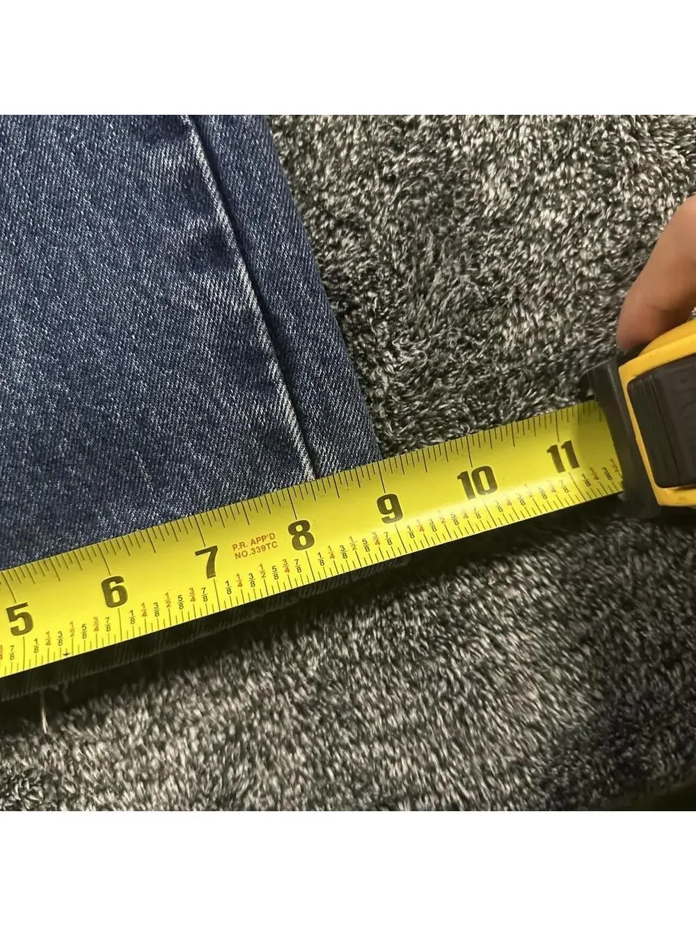 Levis fits 35x29”